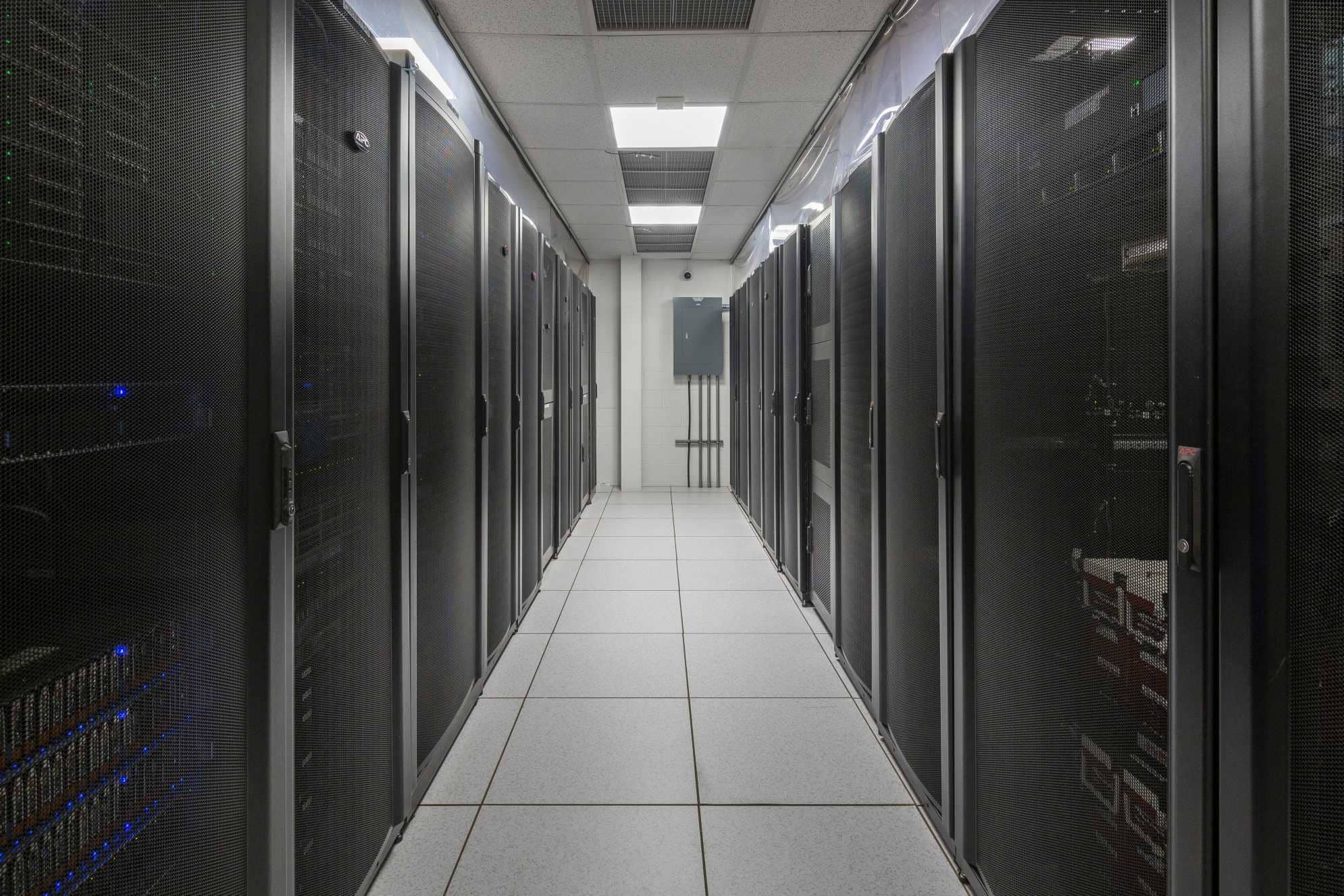 Why Tier 3 Data Centers in Toronto Are Becoming the Backbone of Canadian Enterprise IT